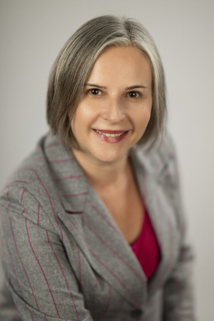 dr hab. Justyna Wojniak, prof.UKEN